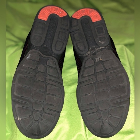 Nike Black and Orange Sneakers Athletic Low-Top - Picture 5 of 7